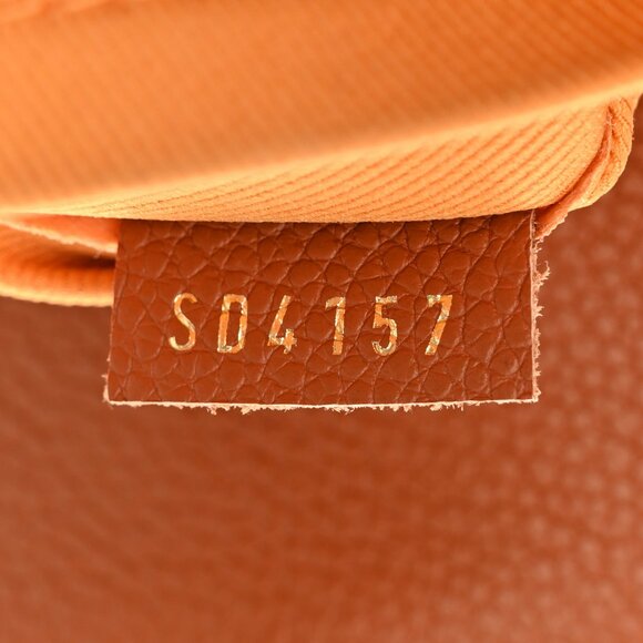 Authentic Louis Vuitton Manhattan NM in Monogram Canvas-Rare Caramel Edition - Picture 6 of 9